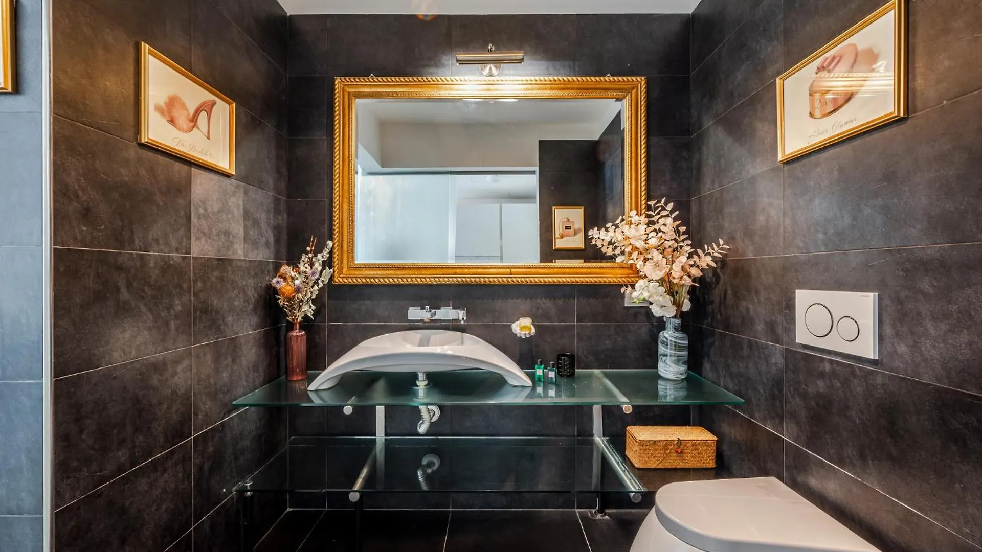 The Boutique Houses - Iconic Suite In Galleria Duomo With Private Parking contacts
