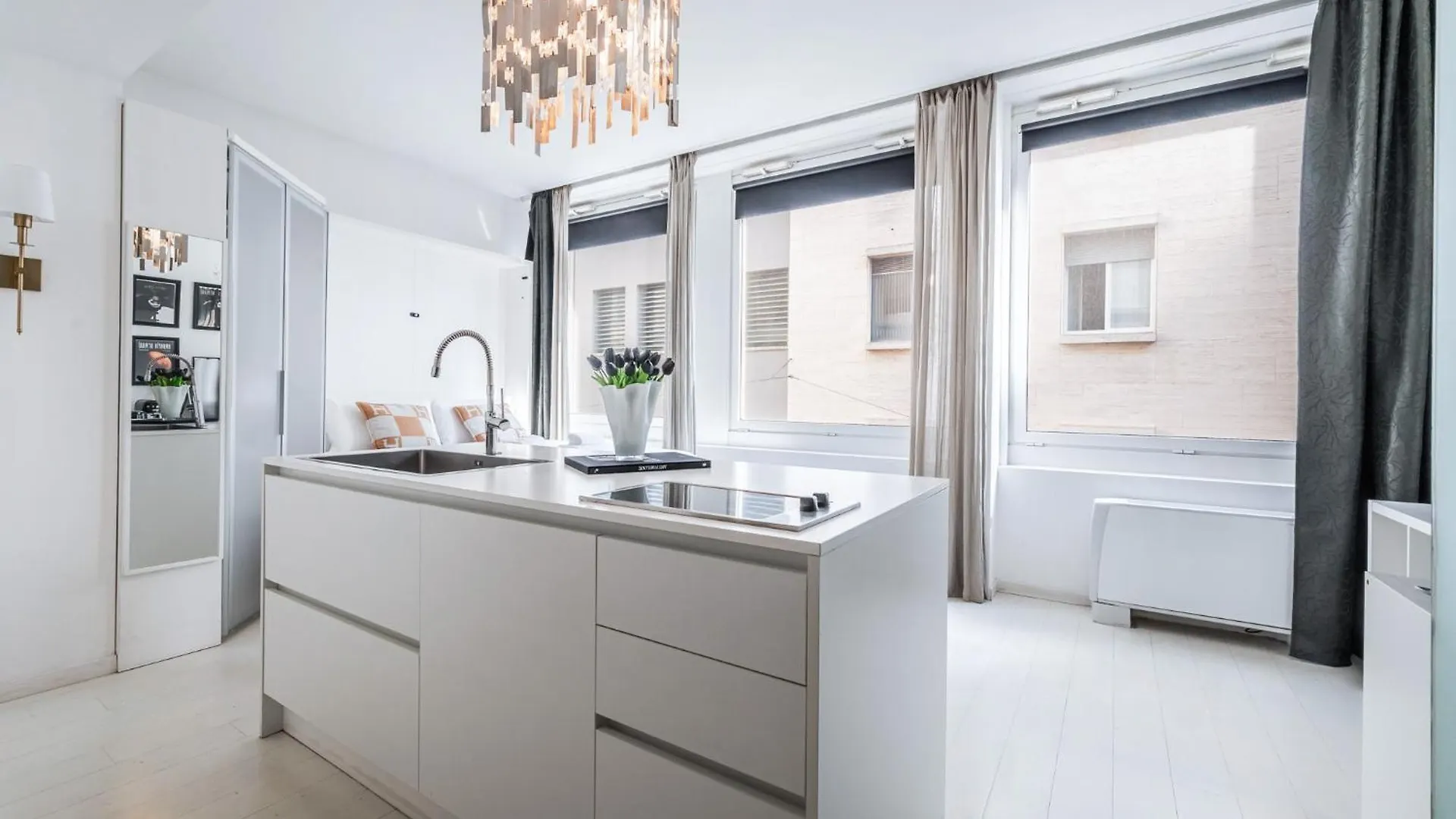 Apartment The Boutique Houses - Iconic Suite In Galleria Duomo With Private Parking Milan
